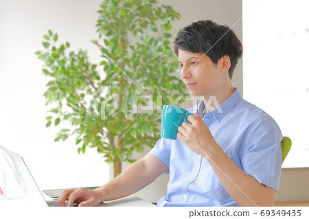 Telework_Men with a coffee cup Telework_Men with a coffee cup 69349435