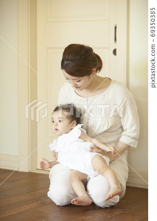 Parent and child playing in the living room Parent and child playing in the living room 69350385