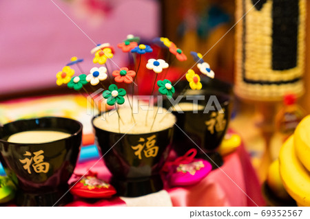 flowers Korean traditional holiday Doljanchi 69352567
