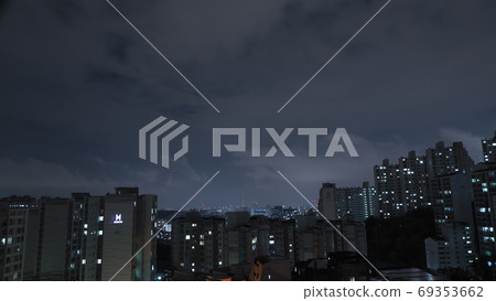 Seoul night sky 69353662