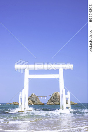 White torii gate and Meotoiwa in Futigaura, Itoshima City, Fukuoka Prefecture 69354868