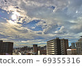 The sun peeking through the gaps in the clouds 69355316