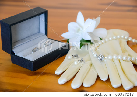 Wedding accessories 69357218
