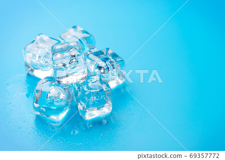Ice cubes and water drops 69357772