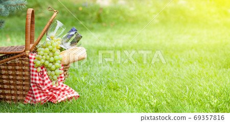 Picnic basket with wine and baguette 69357816