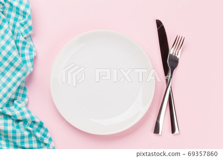 Empty plate, fork and knife 69357860