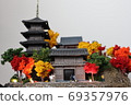 西洋鏡四個季節的“秋天”神廟，五層寶塔和秋天的落葉 69357976