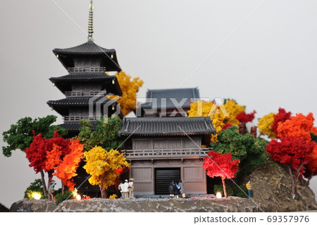 Diorama Four Seasons "Autumn" Temple, Five-storied Pagoda and Autumn Leaves Diorama Four Seasons "Autumn" Temple, Five-storied Pagoda and Autumn Leaves 69357976