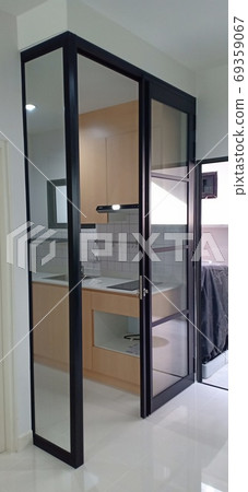 Aluminum glass 69359067