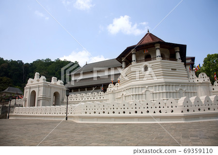 temple of the tooth of Buddha, Kandy, SriLanka 69359110