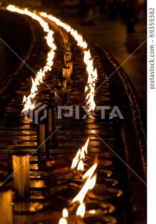 Burning candles on altar in buddhist temple, Sri Lanka Burning candles on altar in buddhist temple, Sri Lanka 69359382