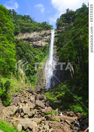 Nachi Falls, Nachikatsuura Town, Wakayama Prefecture, Japan Nachi Falls, Nachikatsuura Town, Wakayama Prefecture, Japan 69359389
