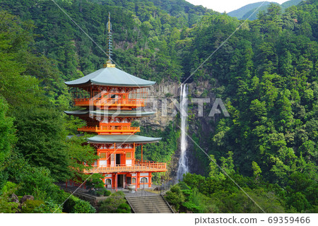 Nachi Falls, Nachikatsuura Town, Wakayama Prefecture, Japan Nachi Falls, Nachikatsuura Town, Wakayama Prefecture, Japan 69359466