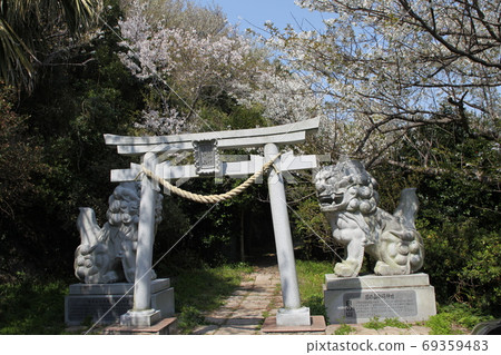 Ozaki shrine 69359483