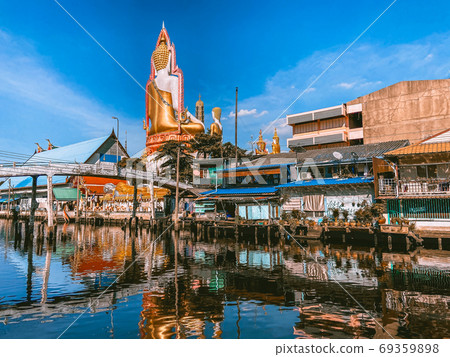 Around the khlong near Wat Paknam Bhasicharoen, a temple, pagoda and Buddha statue in Bangkok Around the khlong near Wat Paknam Bhasicharoen, a temple, pagoda and Buddha statue in Bangkok 69359898