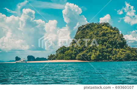 Koh Hong paradise beach, island in the Andaman Sea between Phuket and Krabi Thailand 69360107
