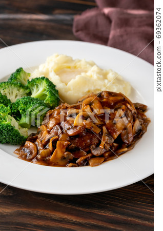 Salisbury steak Salisbury steak 69362074