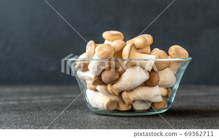 Raw king oyster mushrooms 69362711