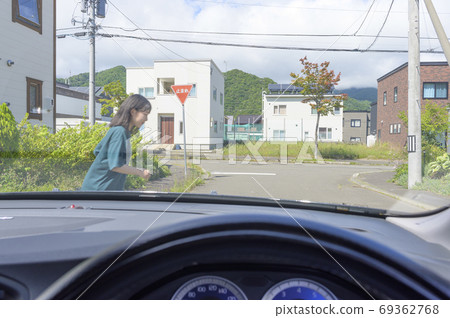 "Pedestrian jumping out" image 69362768