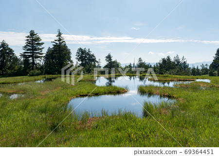 Iketan reflecting the blue sky 69364451