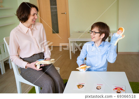 study emotions through play psychologist and child study emotions through play psychologist and child 69366518