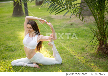 Yoga woman doing morning exercise in summer in park, healthy lifestyle Yoga woman doing morning exercise in summer in park, healthy lifestyle 69367627