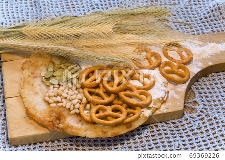 Wheat and cracknel Wheat and cracknel 69369226