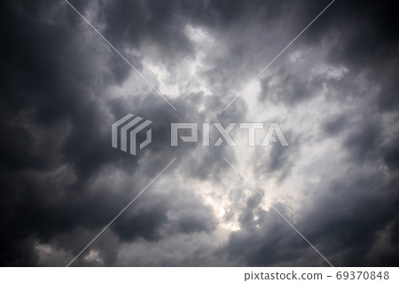 Stormy clouds on summer evening. Rainy sky before the storm. 69370848