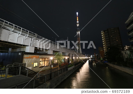 東京天空樹在夜間照明 東京天空樹在夜間照明 69372189
