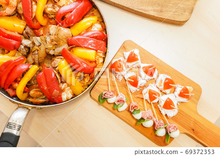 Homemade dinner party 69372353