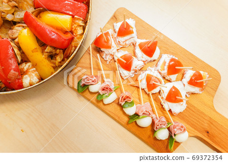 Homemade dinner party 69372354