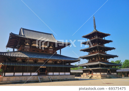 [Nara Prefecture] Five-storied pagoda and Kondo in Horyu-ji under clear skies 69375475