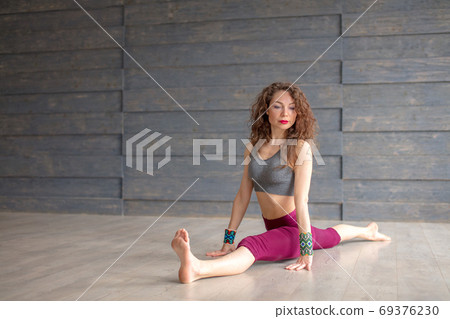 beautiful young woman sitting on the splits in the gym beautiful young woman sitting on the splits in the gym 69376230
