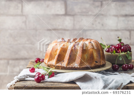 Fresh bundt cake with cherry Fresh bundt cake with cherry 69376231