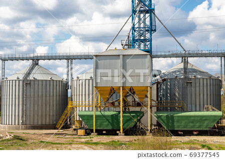 Modern steel agricultural grain granary silos Modern steel agricultural grain granary silos 69377545