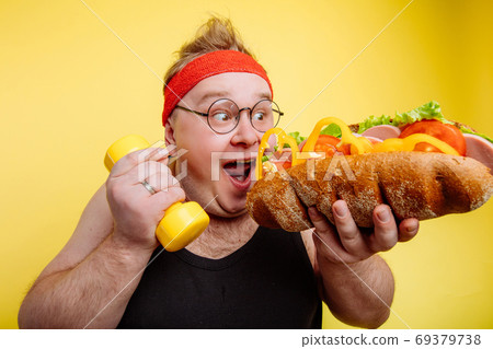 fat man eating fast food hamberger 69379738