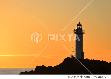 Nezugaseki Lighthouse and Sunset 69380078
