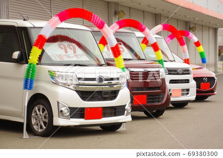 Images of used cars in stores 69380300