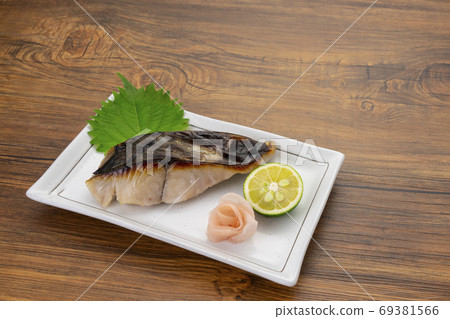 The taste of Spanish mackerel overflowed! Grilled salt koji, table image The taste of Spanish mackerel overflowed! Grilled salt koji, table image 69381566