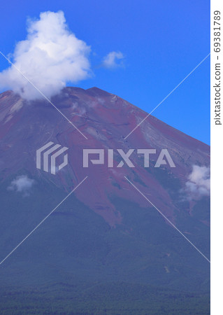 Mt. Fuji seen from Lake Yamanaka in late summer Mt. Fuji seen from Lake Yamanaka in late summer 69381789