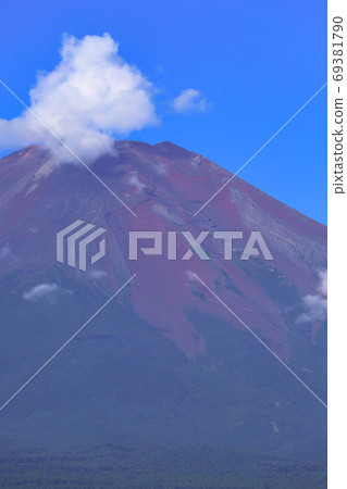 夏末的紅色富士山,從山中湖看富士山 夏末的紅色富士山,從山中湖看富士山 69381790