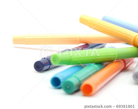 Randomly placed water-based color pen (4) 69381801
