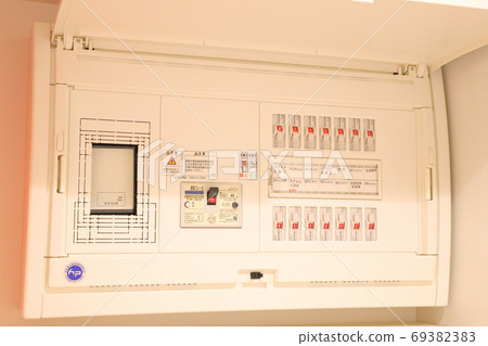 配電板_智能電錶_對開蓋子_對角線 配電板_智能電錶_對開蓋子_對角線 69382383