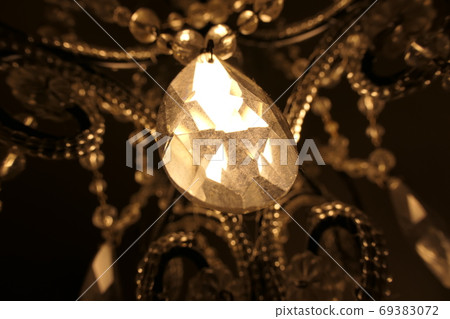 The brilliance of chandelier jewels 69383072