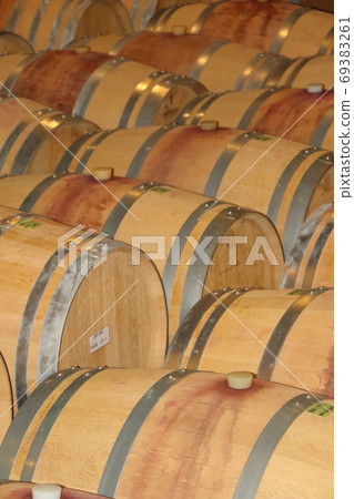 Wine barrels lined up in a curve 69383261
