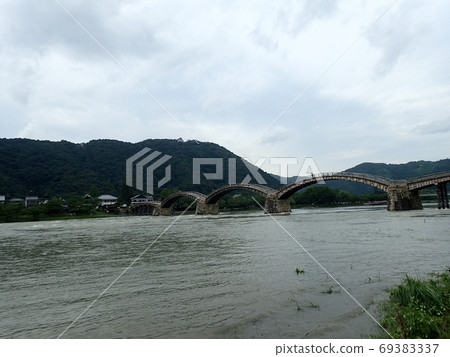 Kintaikyo Bridge, also known as Japan's Three Famous Bridges, Three Great Strange Bridges, Ryoun Bridge, Goryu Bridge, Obiun Bridge, and Sanban Bridge in Iwakuni City, Yamaguchi Prefecture Kintaikyo Bridge, also known as Japan's Three Famous Bridges, Three Great Strange Bridges, Ryoun Bridge, Goryu Bridge, Obiun Bridge, and Sanban Bridge in Iwakuni City, Yamaguchi Prefecture 69383337