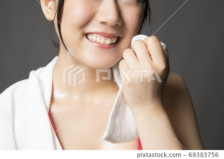 A woman sweating away 69383756