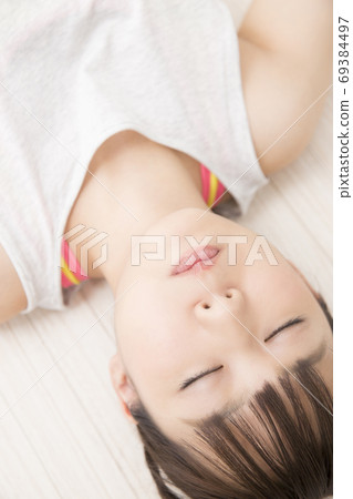 Woman lying on the floor 69384497
