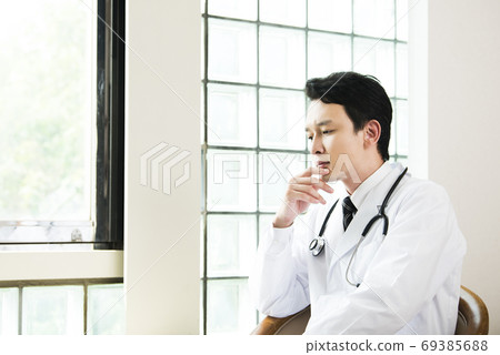 Doctor to think 69385688