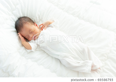 Akachan newborn baby 69386793